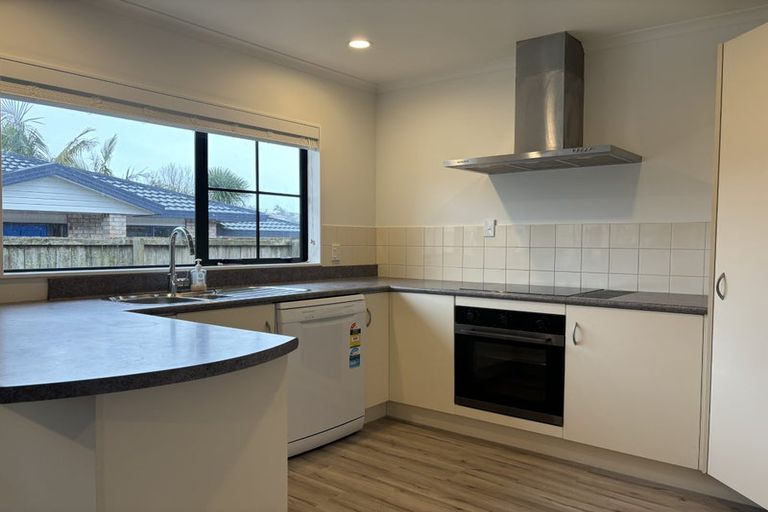 Photo of property in 1/20 Greta Place, Stanmore Bay, Whangaparaoa, 0932
