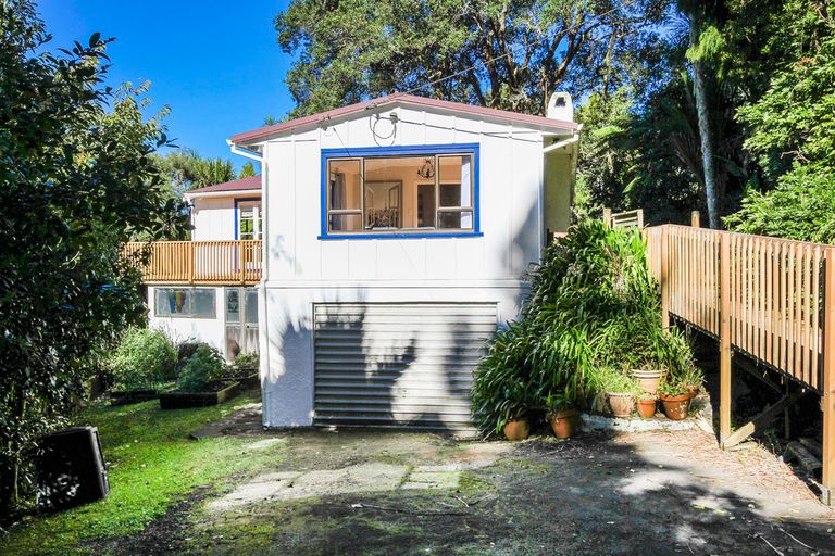 Photo of property in 21 Kauri Loop Road, Oratia, Auckland, 0604