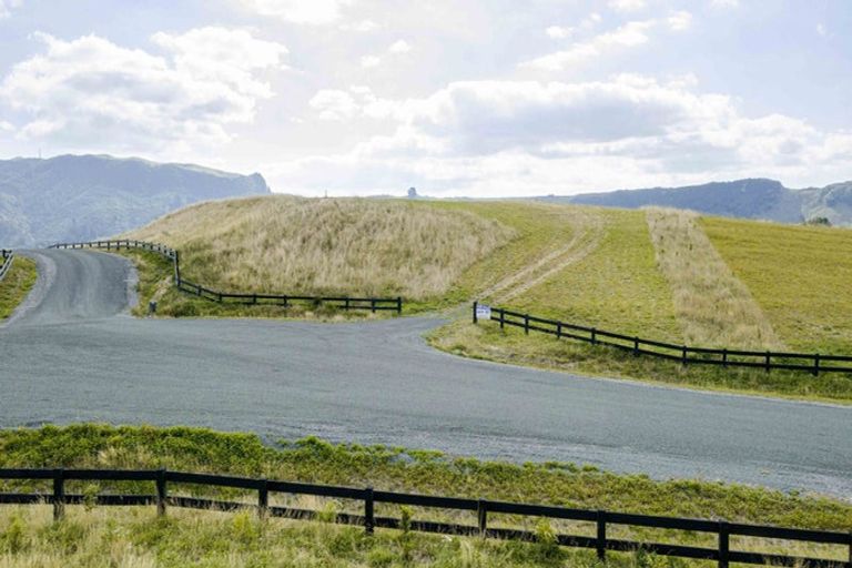 Photo of property in 10 Olsen Place, Kinloch, 3385