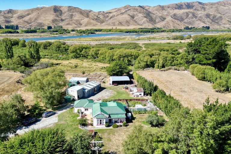 Photo of property in 5584 Kurow Duntroon Road, Kurow, 9498