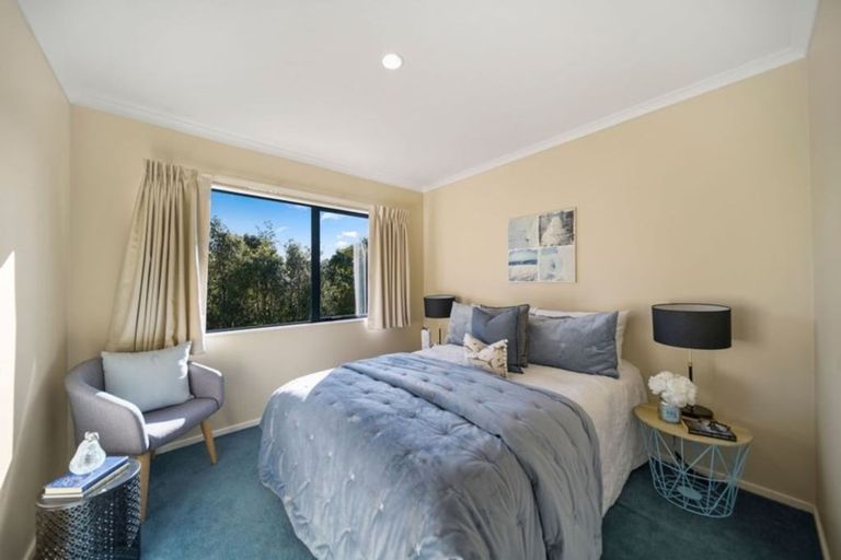 Photo of property in 15 Renlee Place, Shelly Park, Auckland, 2014