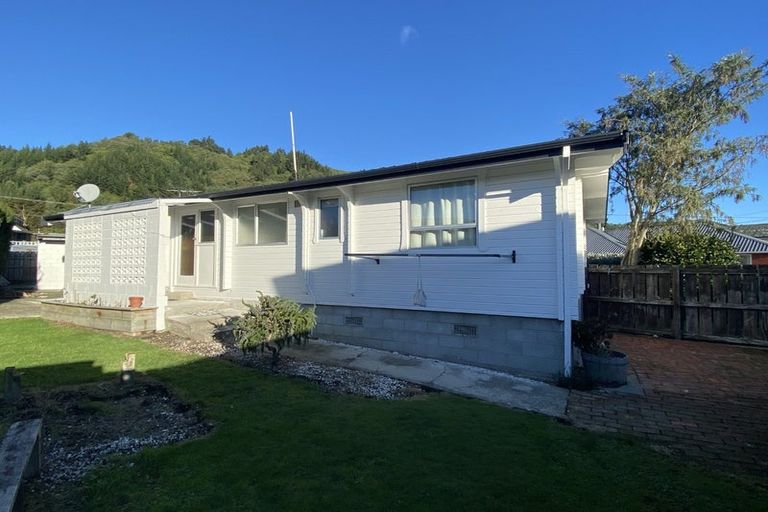 Photo of property in 159a Waikawa Road, Picton, 7220