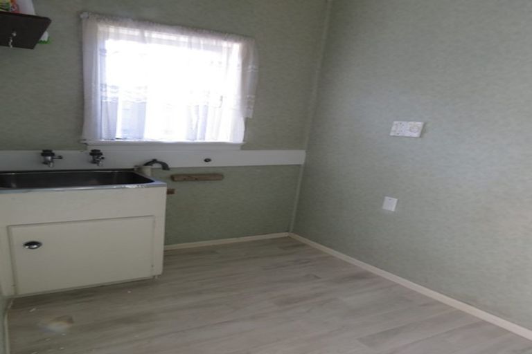 Photo of property in 21 Savoy Road, Glen Eden, Auckland, 0602