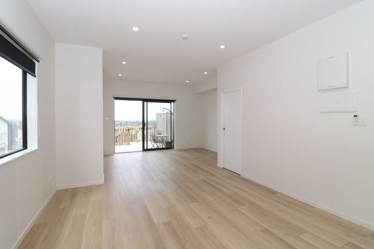 Photo of property in 13b Crestview Rise, Papakura, 2110