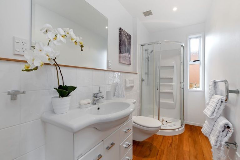 Photo of property in 42 Philomel Crescent, Bayswater, Auckland, 0622