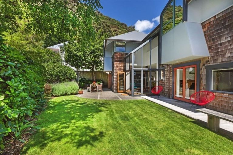 Photo of property in 363 Muritai Road, Eastbourne, Lower Hutt, 5013