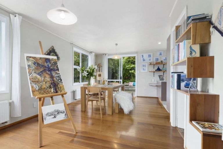 Photo of property in 89 Taylor Terrace, Tawa, Wellington, 5028