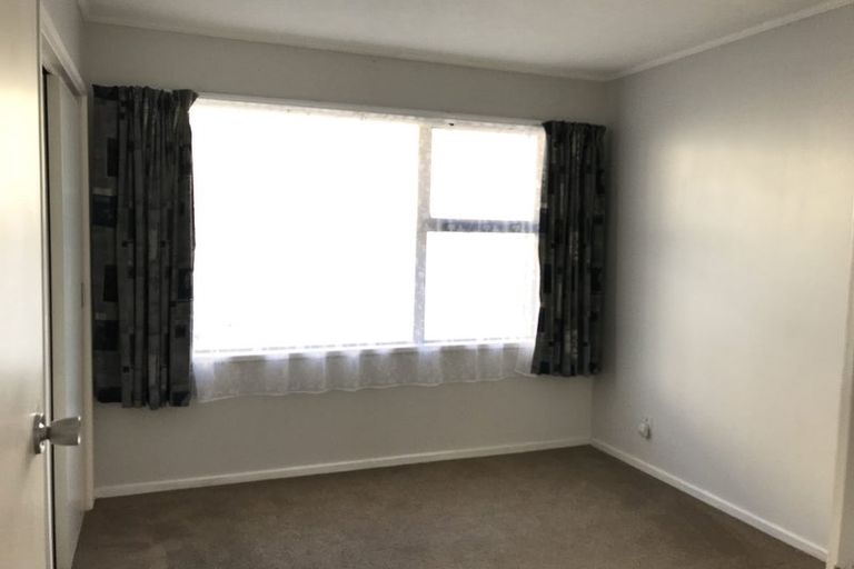 Photo of property in 30 Akaroa Drive, Maupuia, Wellington, 6022