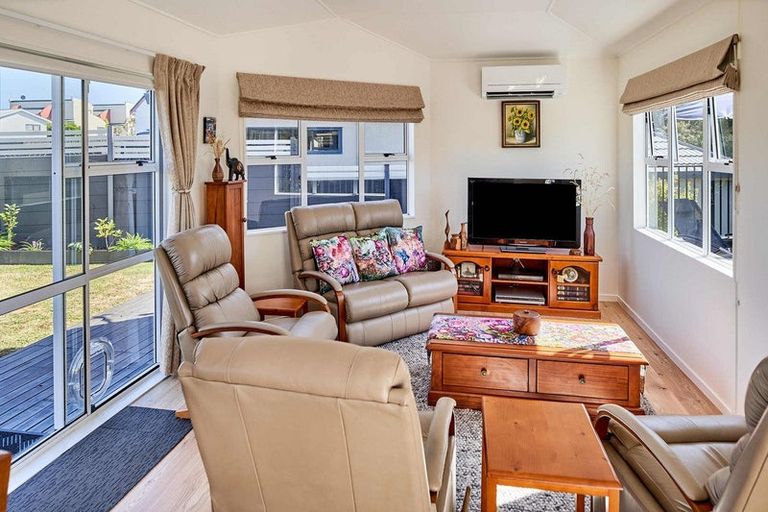 Photo of property in 39 James Cook Drive, Whitby, Porirua, 5024