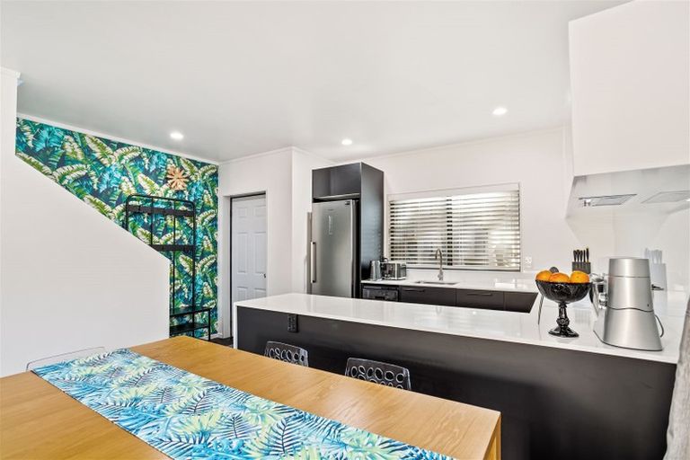 Photo of property in 15 Butia Avenue, Henderson, Auckland, 0612