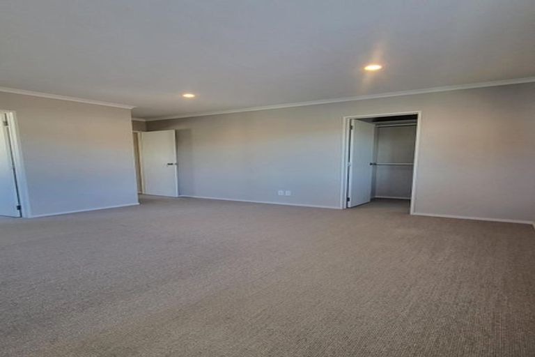 Photo of property in 11 Lorenzo Way, Flat Bush, Auckland, 2016