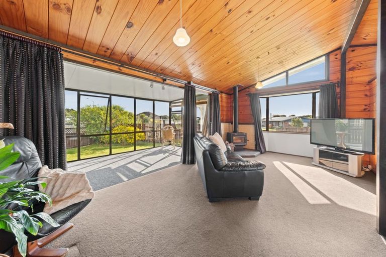 Photo of property in 2 Desmond Place, Bell Block, New Plymouth, 4312