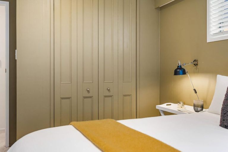 Photo of property in 2/7 Ian Place, Glendene, Auckland, 0602