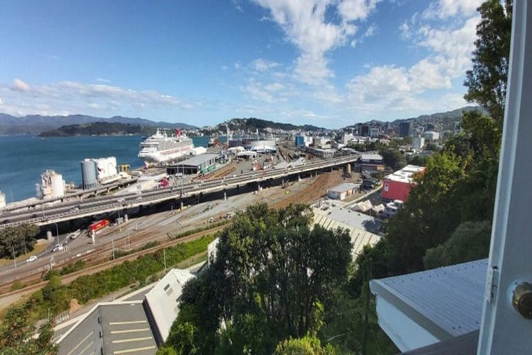 Photo of property in 27 Sar Street, Wadestown, Wellington, 6012