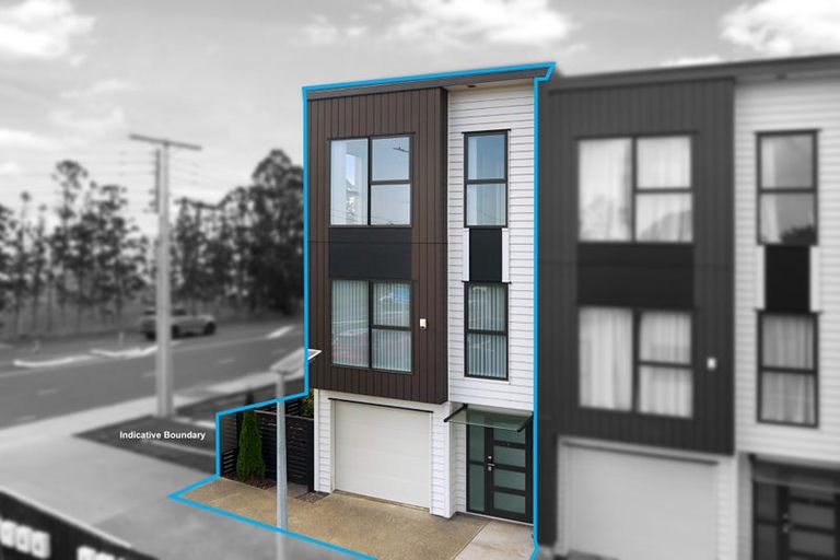 Photo of property in 1/107 Hobsonville Road, West Harbour, Auckland, 0618