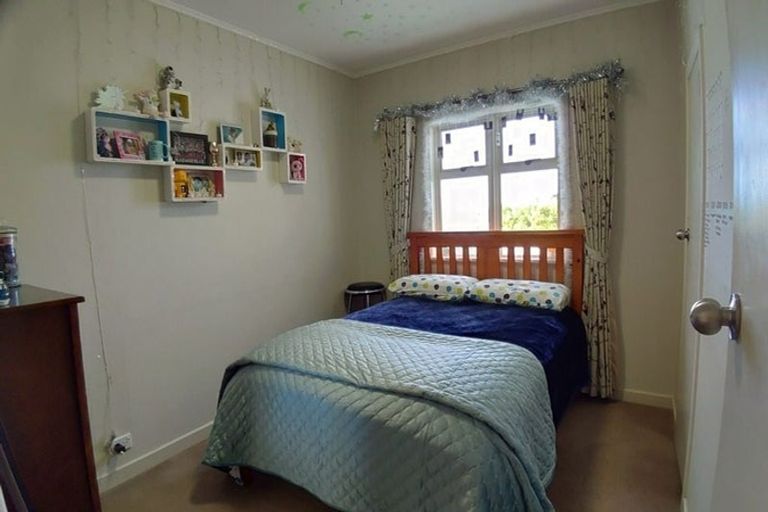 Photo of property in 1/22 Knights Road, Rothesay Bay, Auckland, 0630