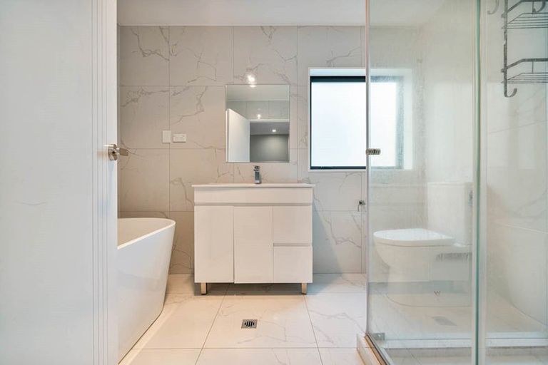 Photo of property in 11d Kimdale Place, Totara Heights, Auckland, 2105