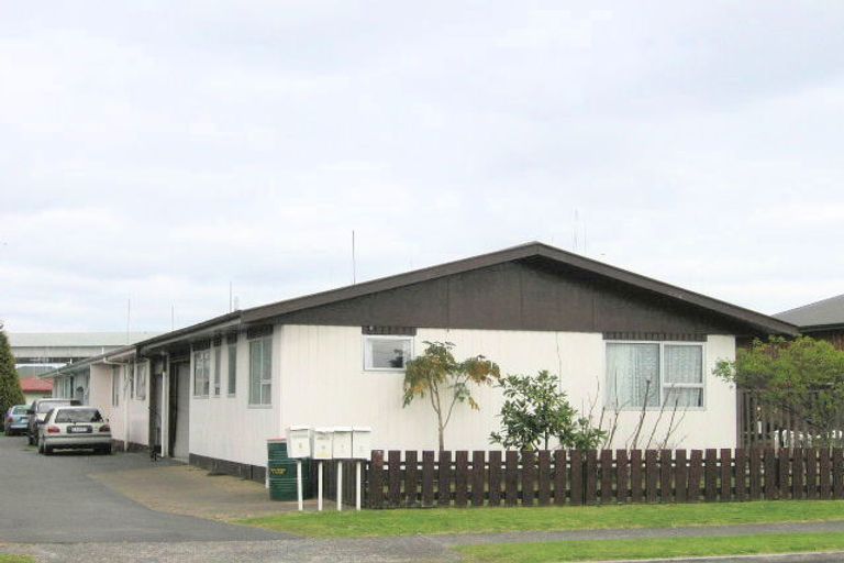 Photo of property in 2/18 Links Avenue, Mount Maunganui, 3116