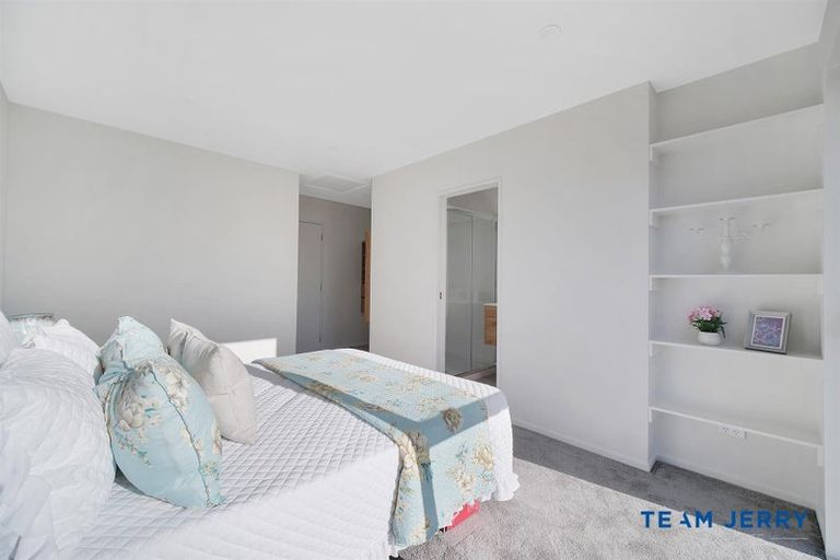 Photo of property in 2/26 Buscomb Avenue, Henderson, Auckland, 0610
