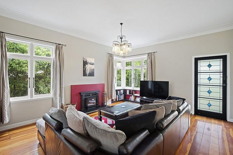 Photo of property in 68 Victoria Avenue, Waiuku, 2123