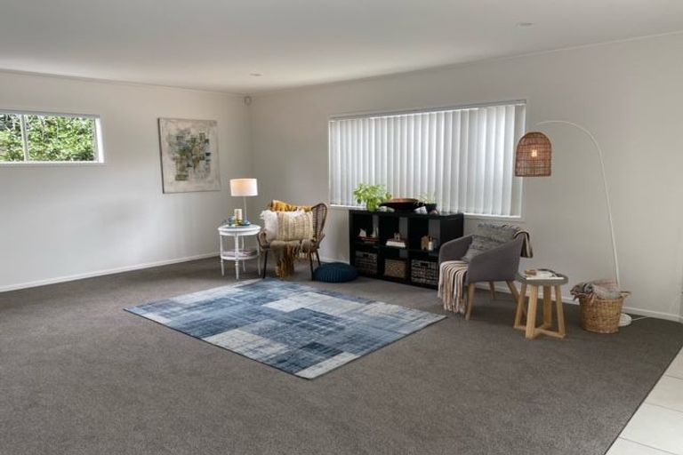 Photo of property in 8 Diosma Place, Botany Downs, Auckland, 2010