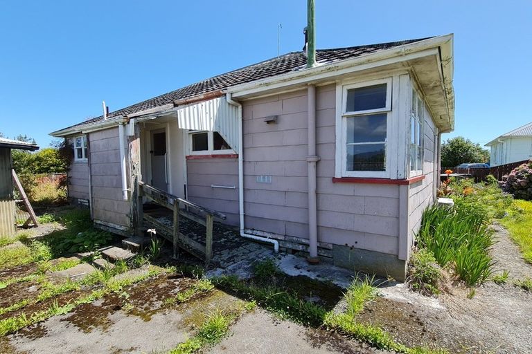 Photo of property in 32 Luff Place, Westport, 7825