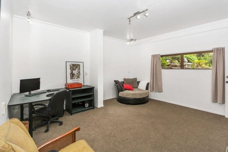 Photo of property in 130 Otitori Bay Road, Titirangi, Auckland, 0604