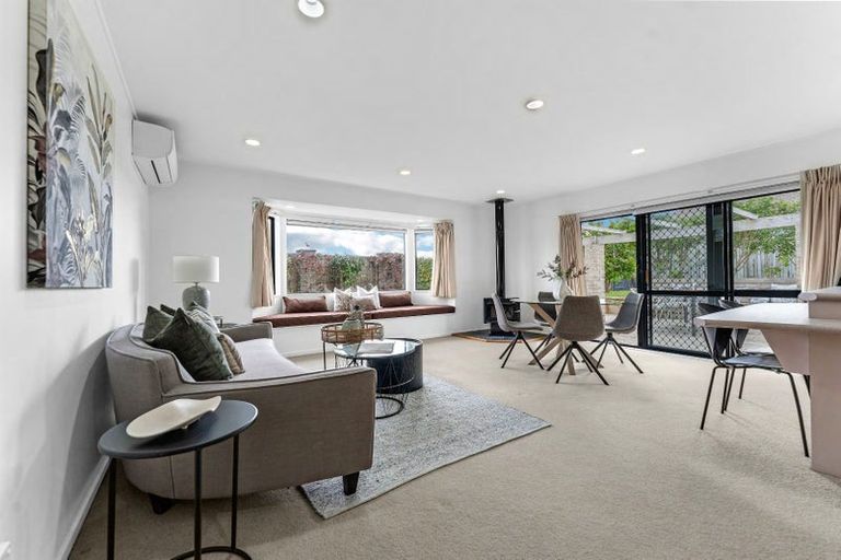 Photo of property in 12 Paradise Place, Pakuranga Heights, Auckland, 2010