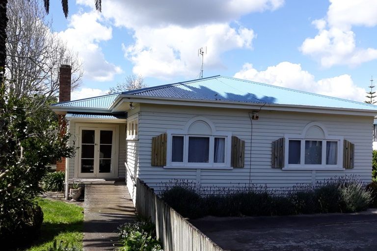 Photo of property in 94 Queen Street, Waiuku, 2123
