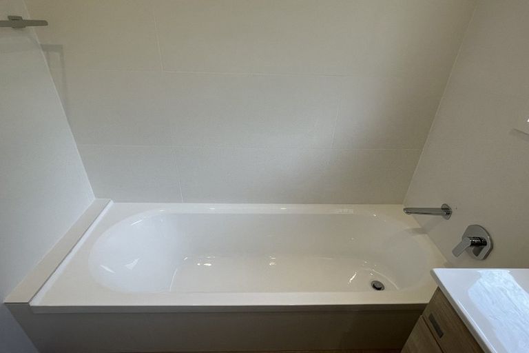 Photo of property in 52 Newhaven Terrace, Mairangi Bay, Auckland, 0630