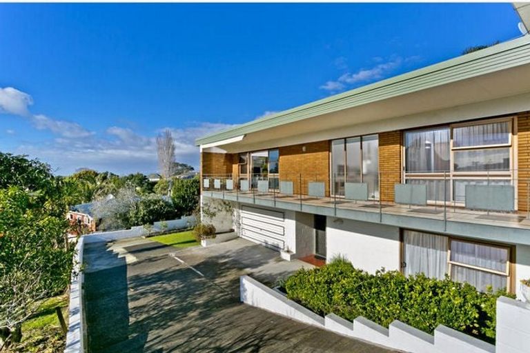 Photo of property in 1/108 Ocean View Road, Northcote, Auckland, 0627