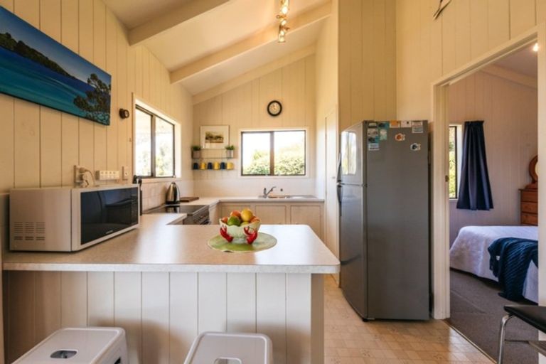 Photo of property in 14 Cory Road, Palm Beach, Waiheke Island, 1081