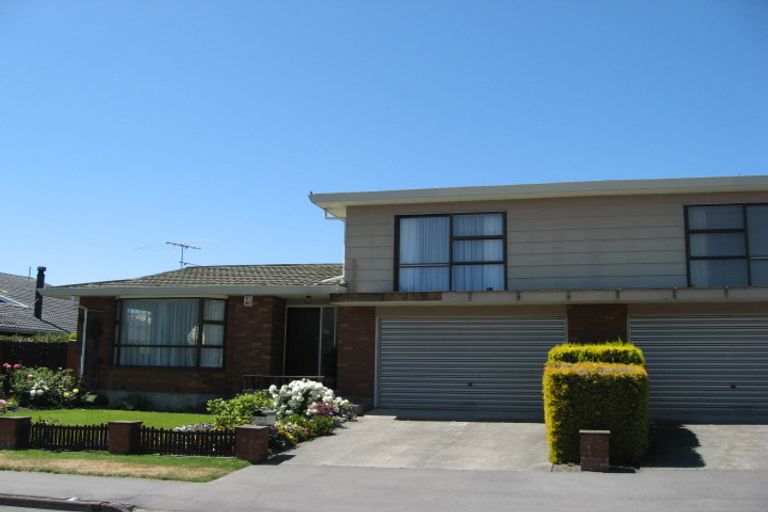 Photo of property in 2/2 Kingham Place, Avonhead, Christchurch, 8042