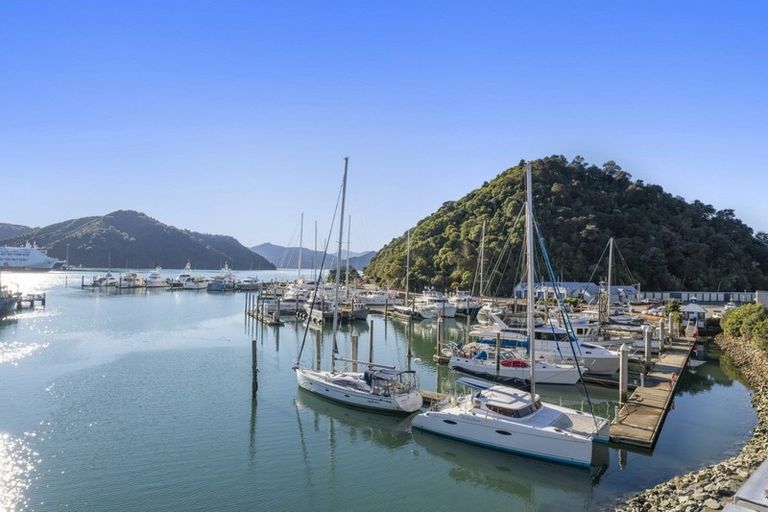 Photo of property in 9/93 Waikawa Road, Picton, 7220