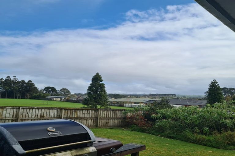 Photo of property in 21 Pono Place, Waiuku, 2123