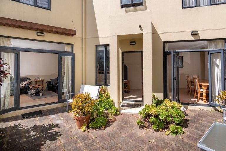 Photo of property in 36 Vinograd Drive, Te Atatu Peninsula, Auckland, 0610