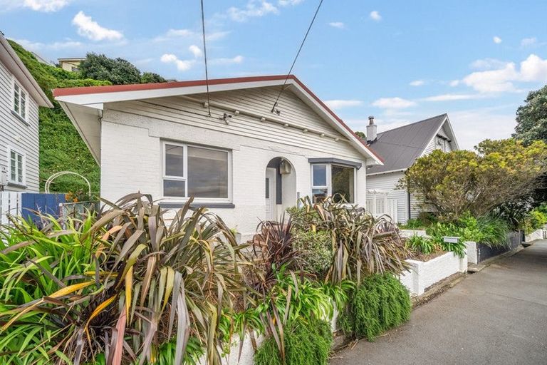 Photo of property in 26 Queens Drive, Kilbirnie, Wellington, 6022