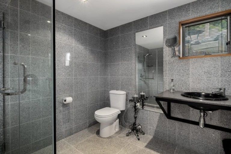 Photo of property in 136 Wynyard Crescent, Fernhill, Queenstown, 9300