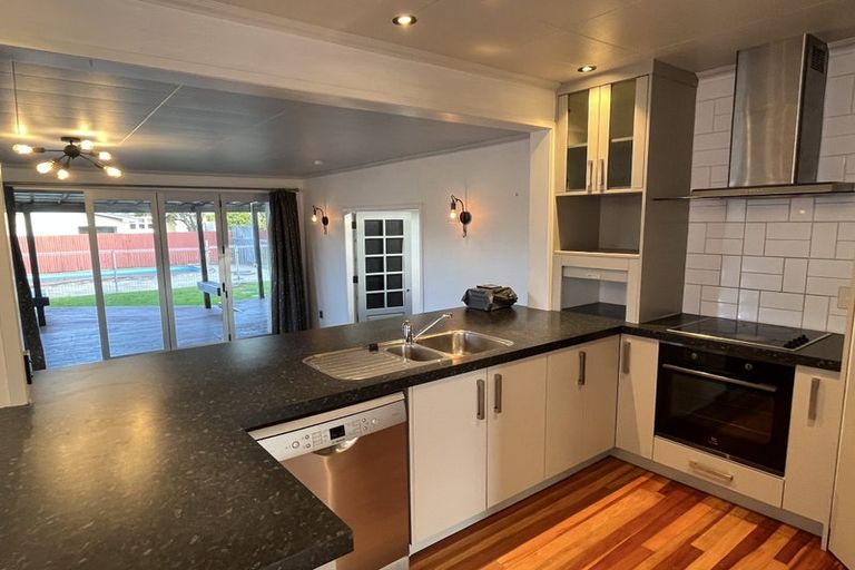 Photo of property in 24 Akaroa Avenue, Awapuni, Palmerston North, 4412