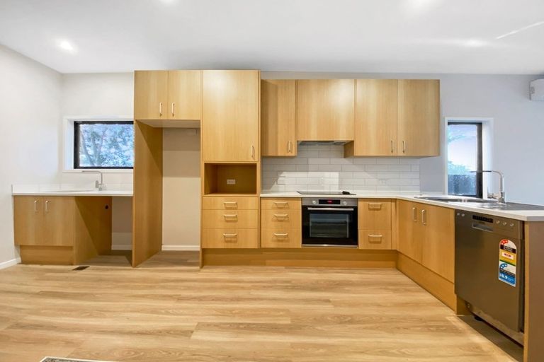Photo of property in 5 Whakarato Way, Takanini, 2112