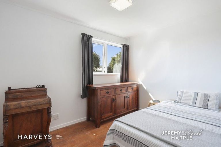 Photo of property in 11 Denyer Place, New Lynn, Auckland, 0600