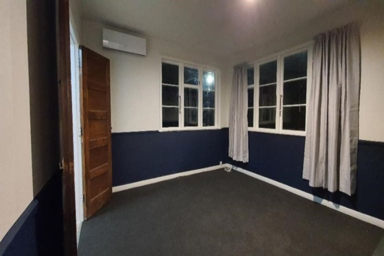 Photo of property in 106 Moorefield Road, Johnsonville, Wellington, 6037