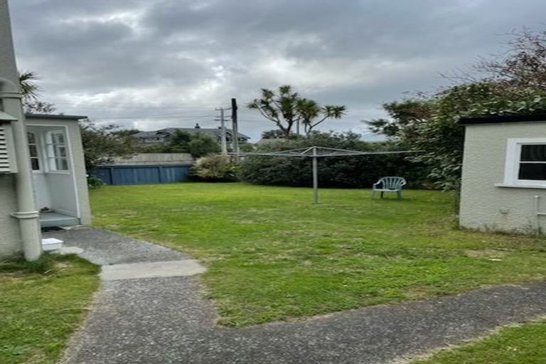 Photo of property in 9 Nikau Street, Eastbourne, Lower Hutt, 5013