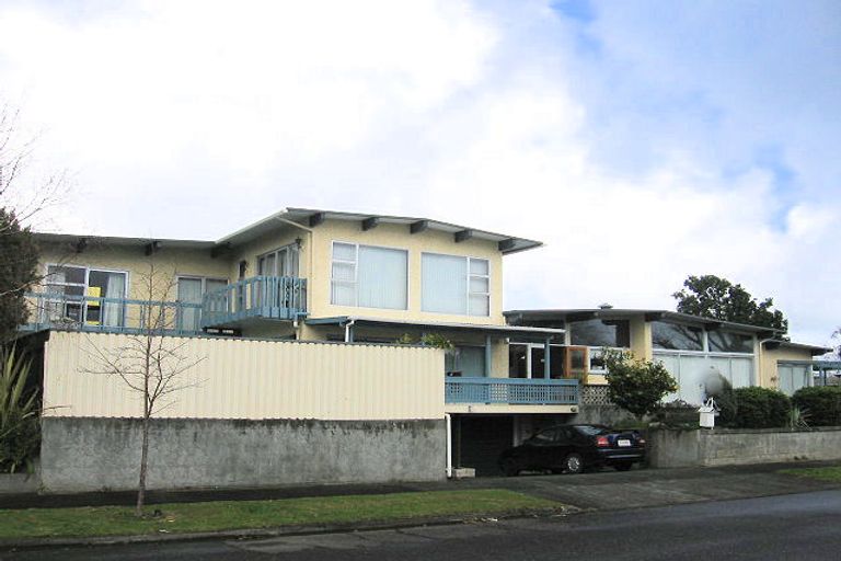 Photo of property in 2 Bond Street, Hokowhitu, Palmerston North, 4410