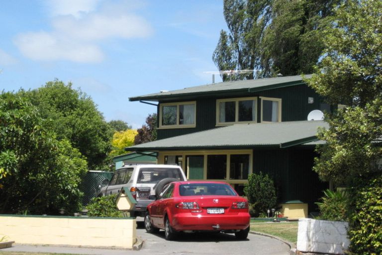 Photo of property in 11 Mirfield Place, Russley, Christchurch, 8042