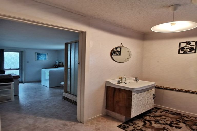 Photo of property in 15 Bickerstaffe Road, Maungaturoto, 0520