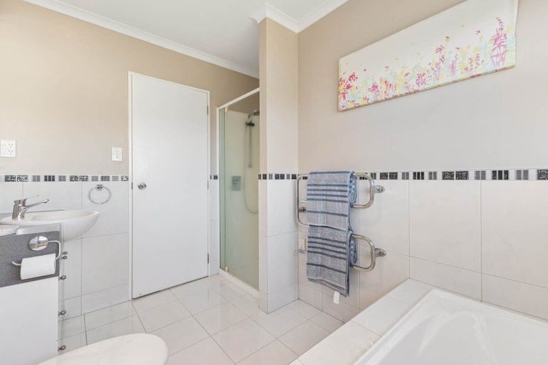 Photo of property in 39 Stranraer Crescent, Wattle Downs, Auckland, 2103