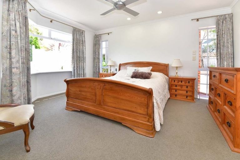 Photo of property in 52 Settlers Grove, Orewa, 0931