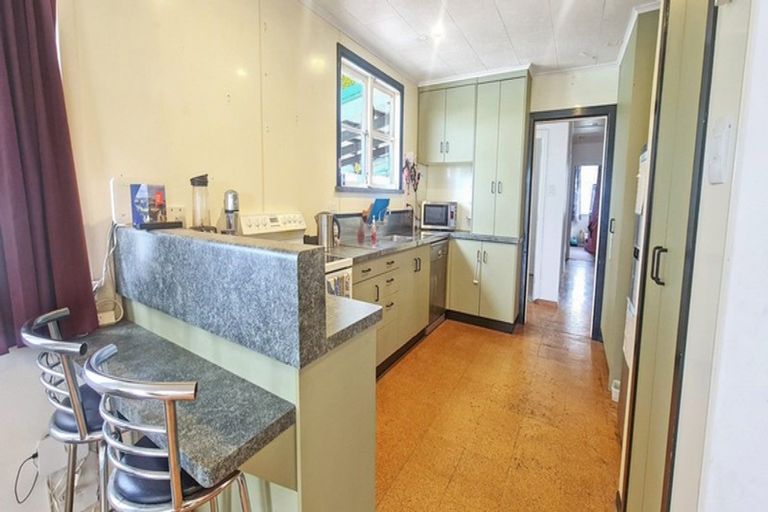 Photo of property in 100 Alexandra Street, Marton, 4710