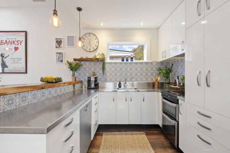 Photo of property in 206 The Esplanade, Island Bay, Wellington, 6023